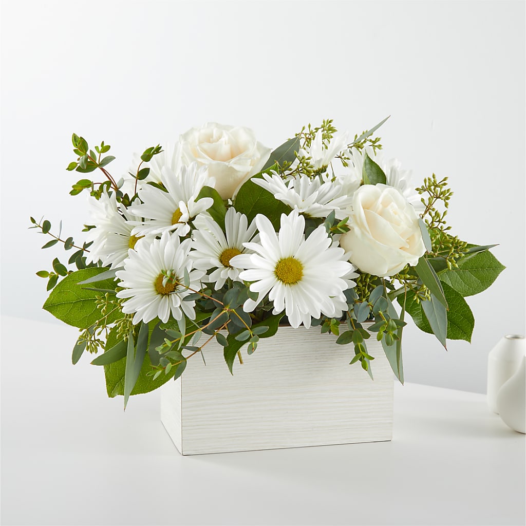 Fresh Linen Box Bouquet – MC SHANES FLORIST & GREENHOUSE INC, Belle Vernon PA