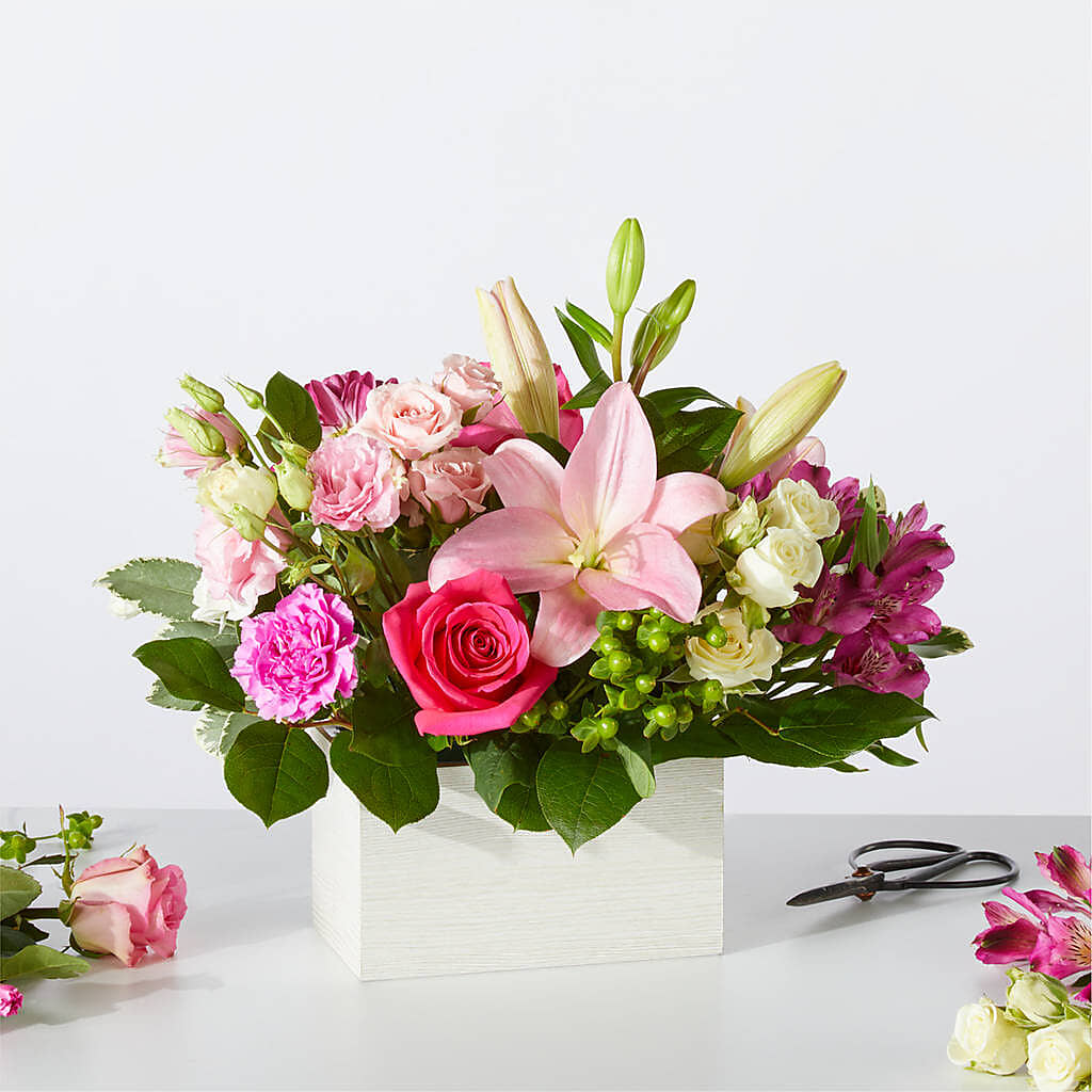 Sweetberry Box – A Florist Original – MC SHANES FLORIST & GREENHOUSE INC, Belle Vernon PA