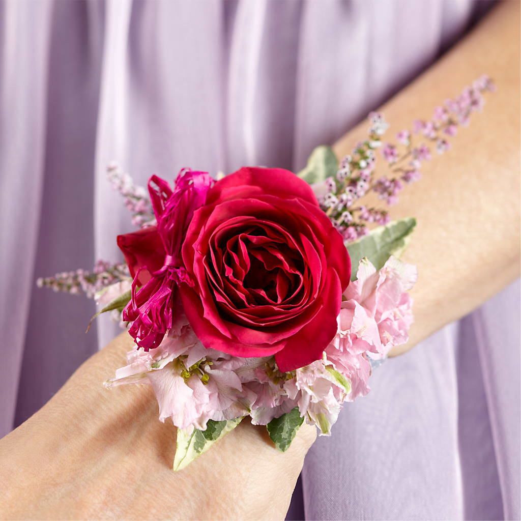 Rose Charm Corsage – MC SHANES FLORIST & GREENHOUSE INC, Belle Vernon PA