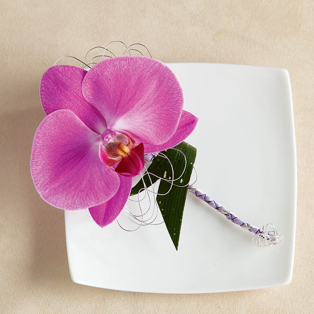 Glorious Boutonniere – MC SHANES FLORIST & GREENHOUSE INC, Belle Vernon PA